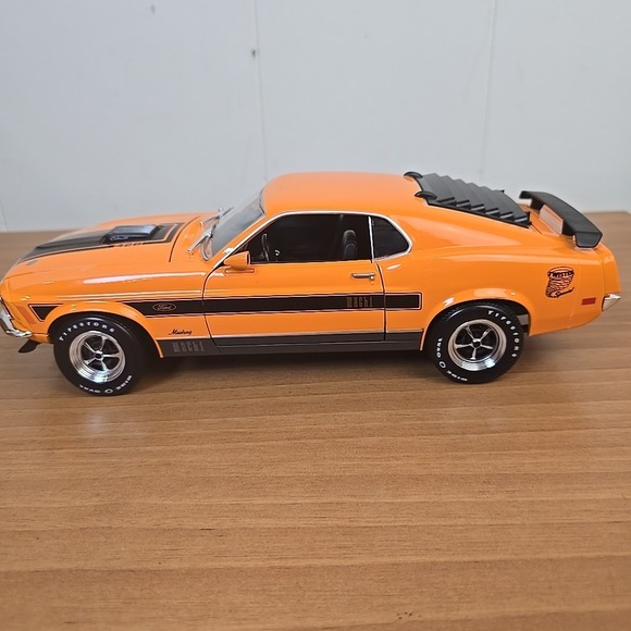 Maisto 1970 Ford Mustang Mach 1 Twister Special Diecast | Orange 1:18 Scale - Picture 9 of 13